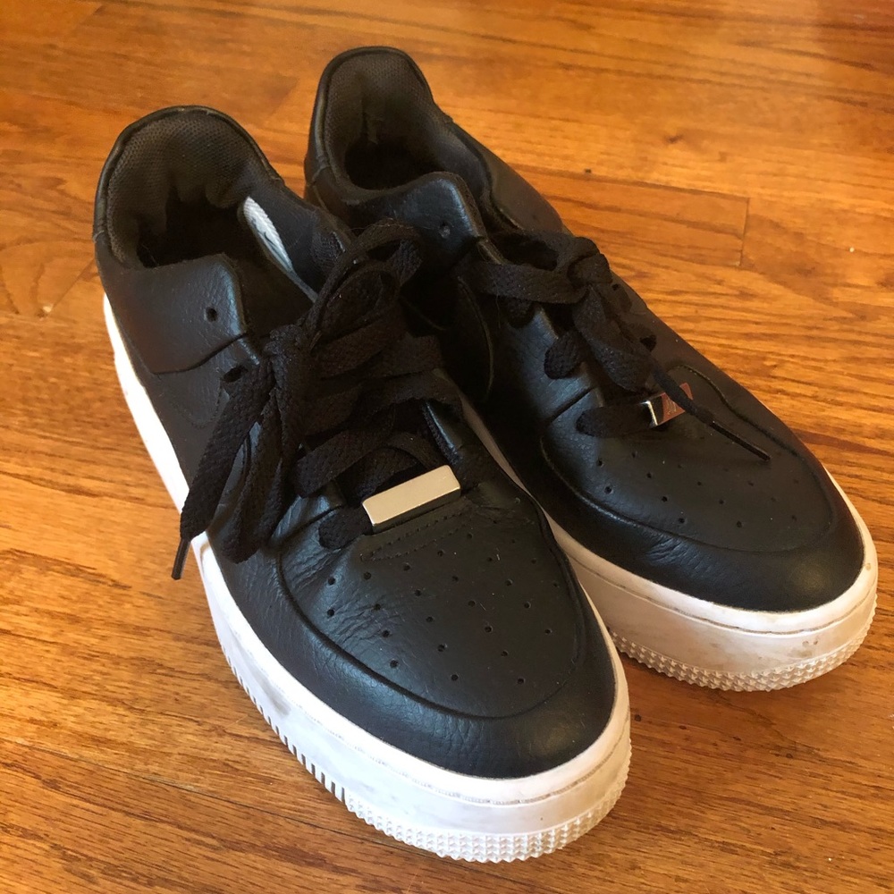 Gently used NIKE AIR FORCE ONE sneakers